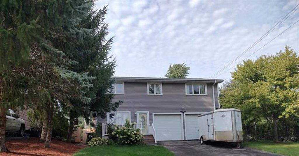 834 Shawnee Trail, Lake In The Hills, IL 60156