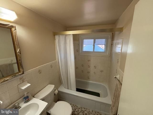 2213 S LEE LN, Aston, PA 19014