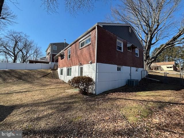 2213 S LEE LN, Aston, PA 19014