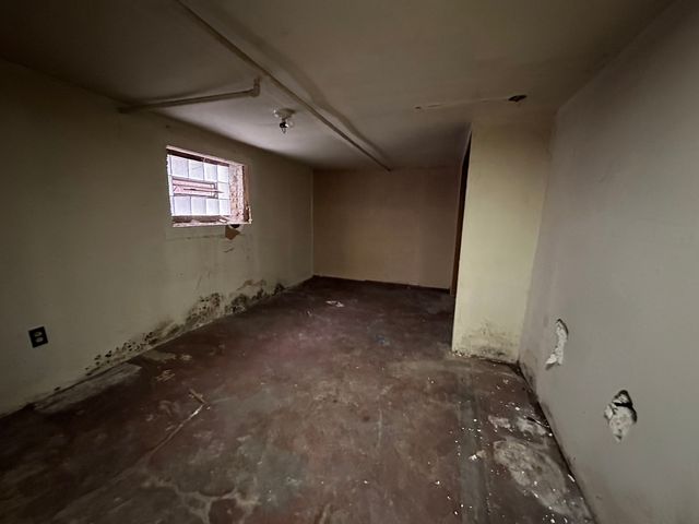 8239 S Kenwood Avenue, Chicago, IL 60619