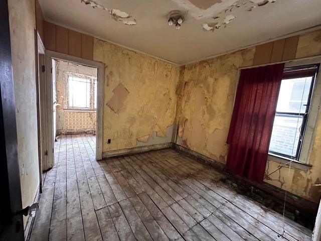 8239 S Kenwood Avenue, Chicago, IL 60619