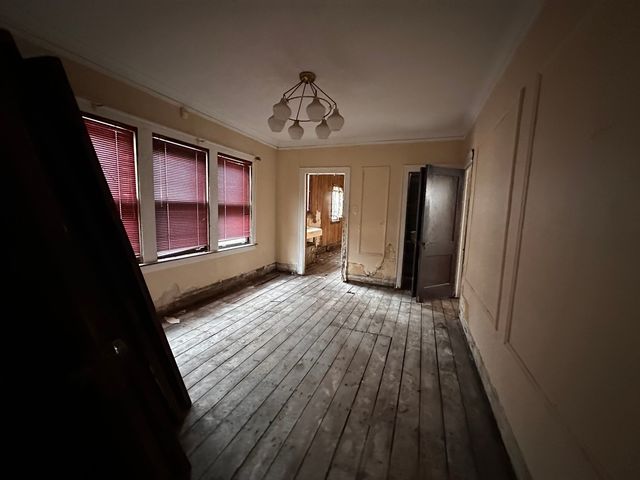 8239 S Kenwood Avenue, Chicago, IL 60619