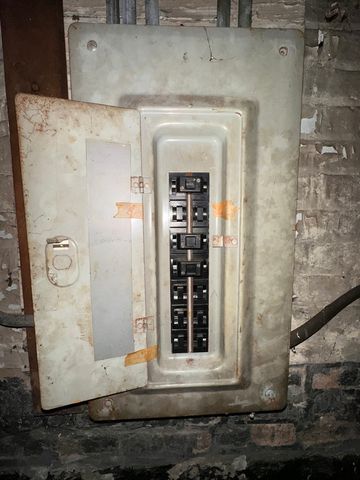 8239 S Kenwood Avenue, Chicago, IL 60619