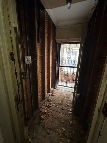 8239 S Kenwood Avenue, Chicago, IL 60619