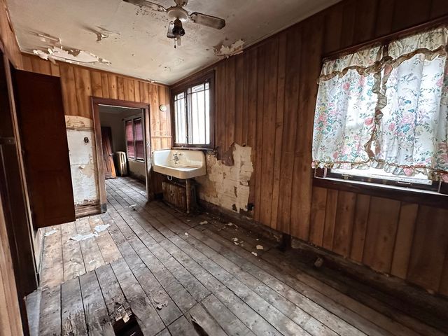 8239 S Kenwood Avenue, Chicago, IL 60619