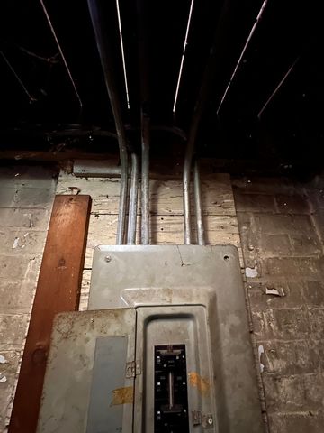 8239 S Kenwood Avenue, Chicago, IL 60619