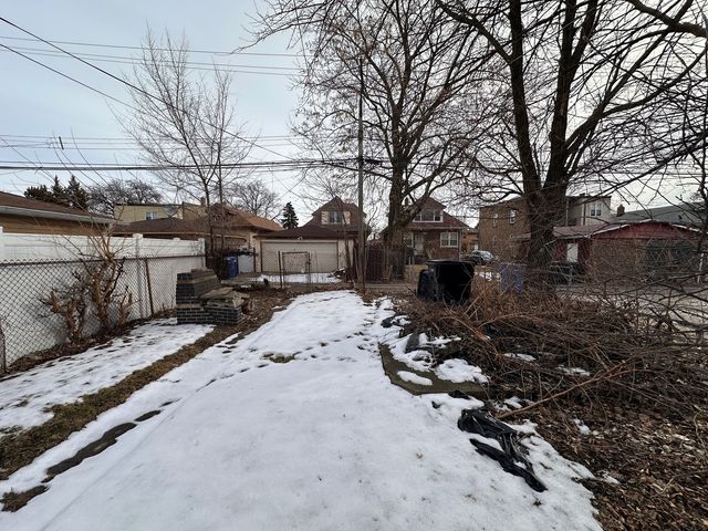 8239 S Kenwood Avenue, Chicago, IL 60619