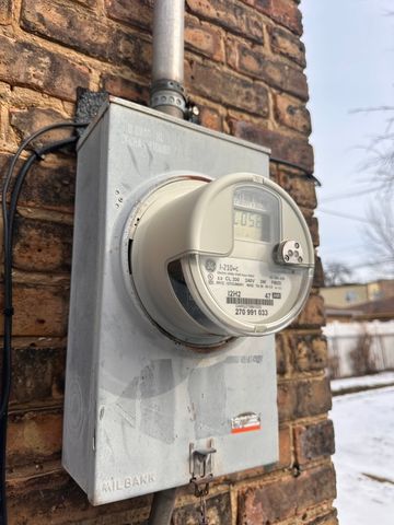 8239 S Kenwood Avenue, Chicago, IL 60619