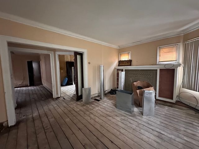 8239 S Kenwood Avenue, Chicago, IL 60619