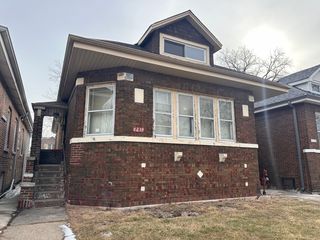 8239 S Kenwood Avenue, Chicago, IL 60619