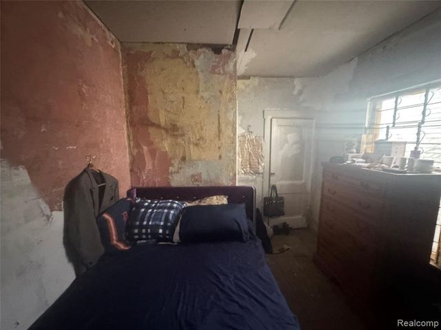 9761 Holmur Street, Detroit, MI 48204