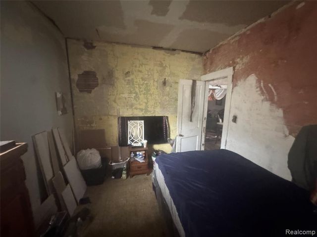 9761 Holmur Street, Detroit, MI 48204