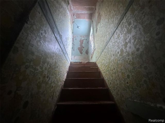 9761 Holmur Street, Detroit, MI 48204