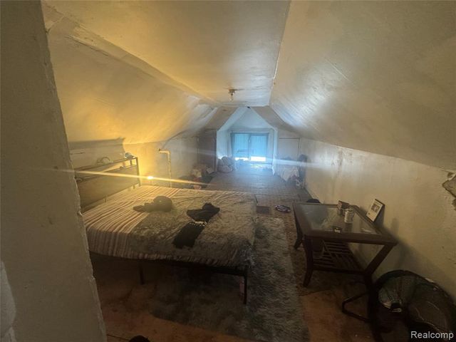 9761 Holmur Street, Detroit, MI 48204