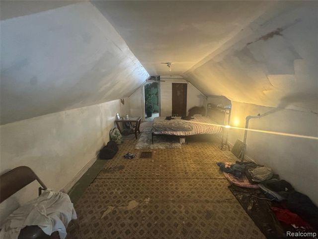 9761 Holmur Street, Detroit, MI 48204