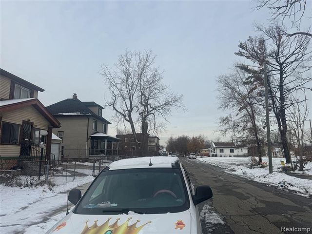 9761 Holmur Street, Detroit, MI 48204