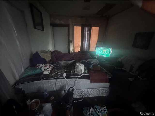 9761 Holmur Street, Detroit, MI 48204