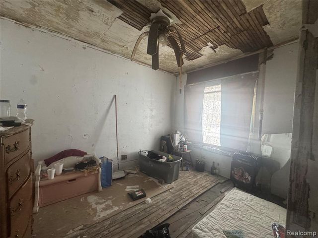 9761 Holmur Street, Detroit, MI 48204