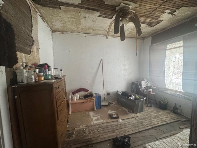 9761 Holmur Street, Detroit, MI 48204