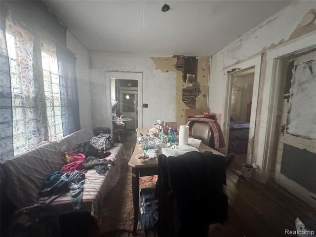 9761 Holmur Street, Detroit, MI 48204