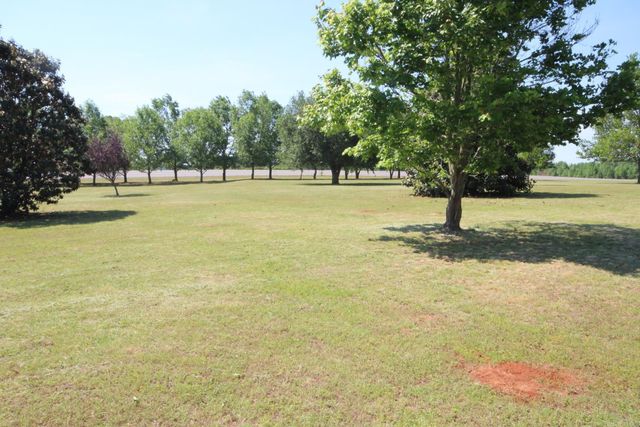 3 Elberta Ave., Nashville, AR 71852