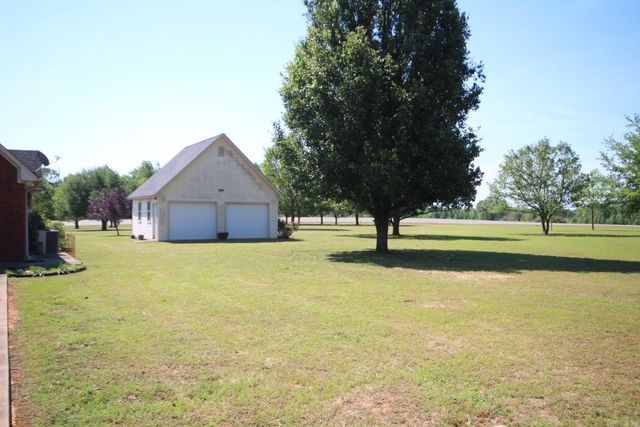 3 Elberta Ave., Nashville, AR 71852