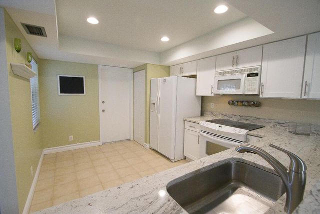 454 Ashwood Place, Boca Raton, FL 33431