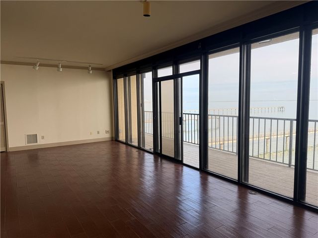 4350 Ocean Dr 301, Corpus Christi, TX 78412