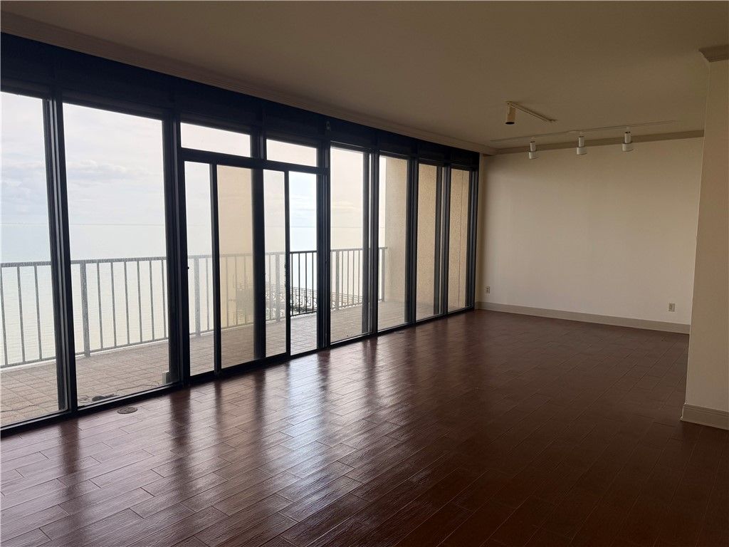 4350 Ocean Dr 301, Corpus Christi, TX 78412 — photo 2