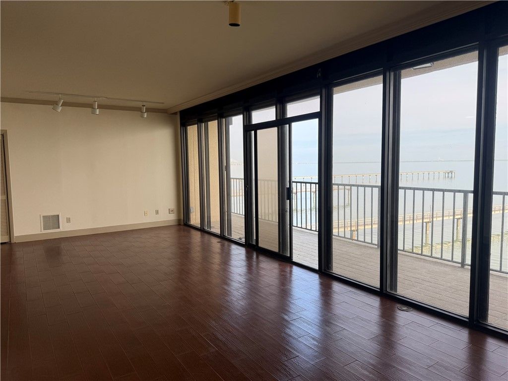 4350 Ocean Dr 301, Corpus Christi, TX 78412 — photo 3