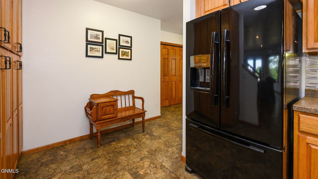 511 6th Avenue, Washburn, ND 58577 photo 3