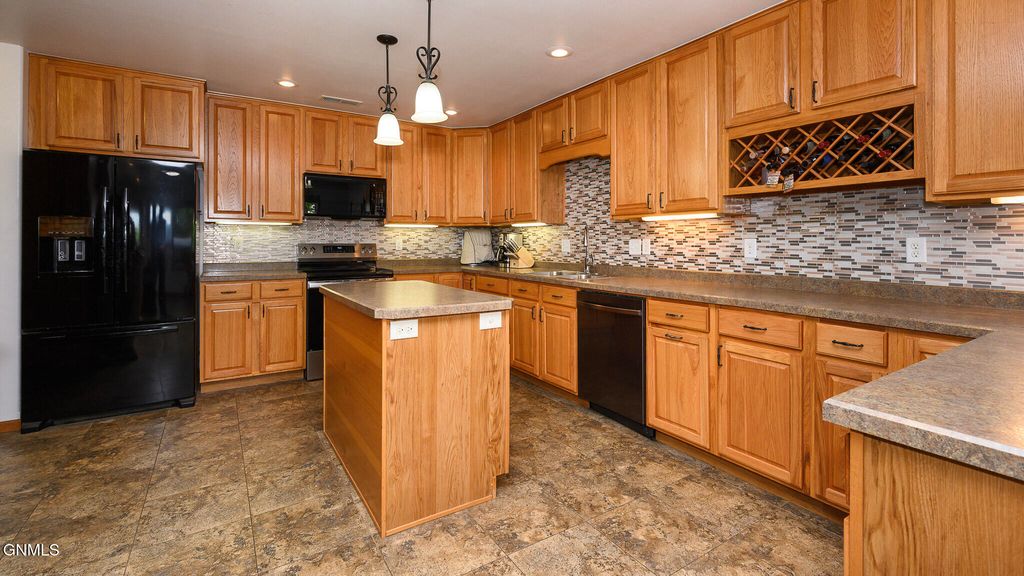 511 6th Avenue, Washburn, ND 58577 photo 4