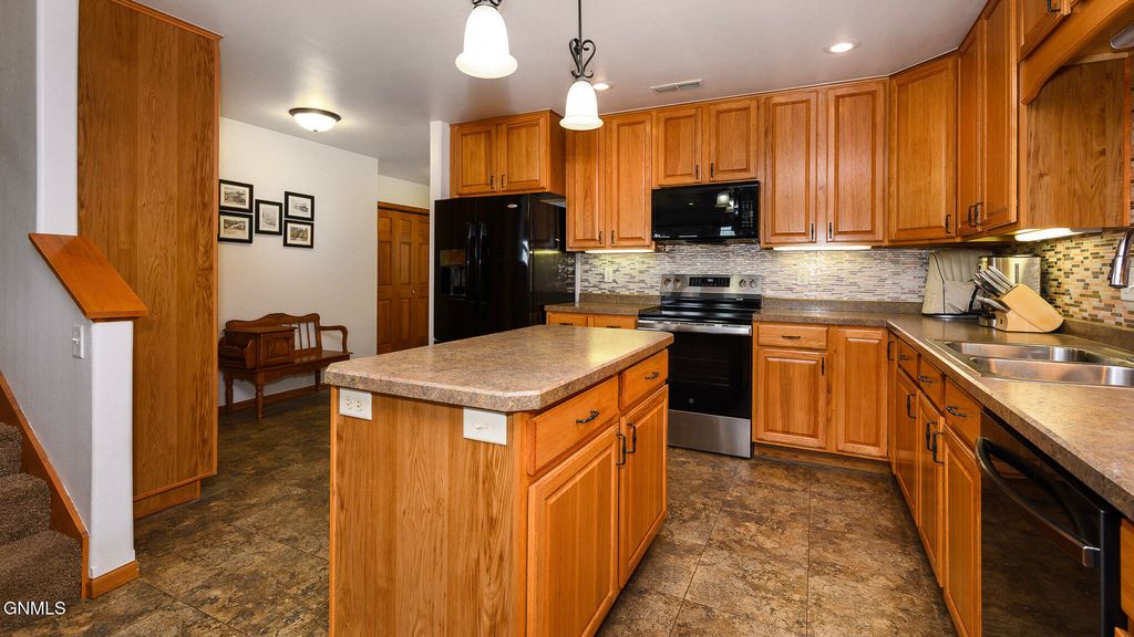 511 6th Avenue, Washburn, ND 58577 photo 5