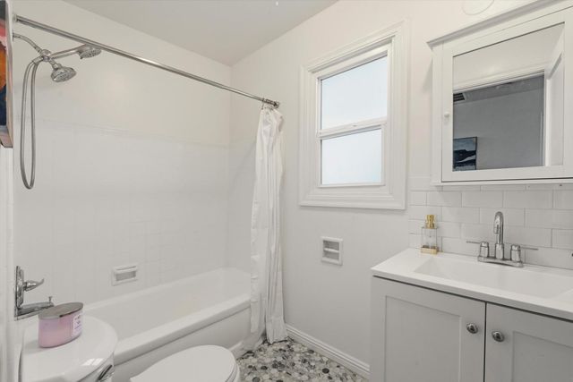 5930 18th Ave, Sacramento, CA 95820