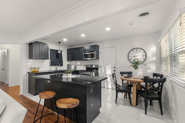 5930 18th Ave, Sacramento, CA 95820