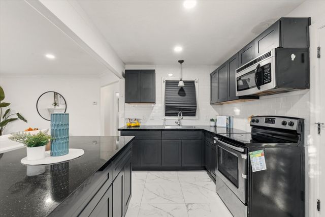 5930 18th Ave, Sacramento, CA 95820