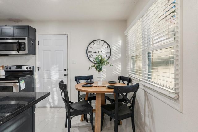 5930 18th Ave, Sacramento, CA 95820