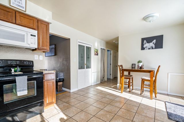 35739 Thames Street, Westland, MI 48186