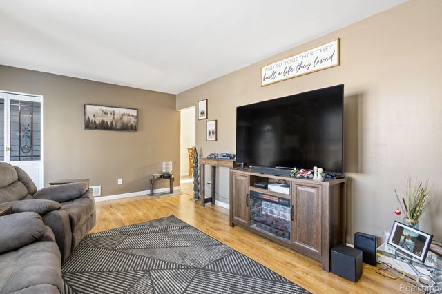 35739 Thames Street, Westland, MI 48186