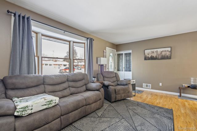 35739 Thames Street, Westland, MI 48186