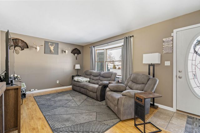 35739 Thames Street, Westland, MI 48186