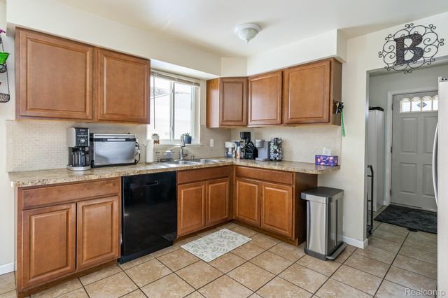 35739 Thames Street, Westland, MI 48186