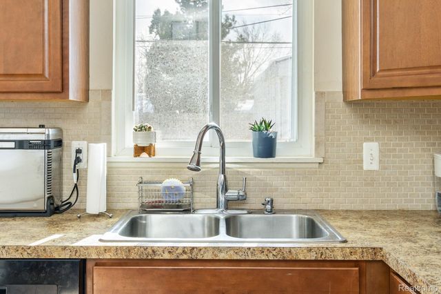 35739 Thames Street, Westland, MI 48186