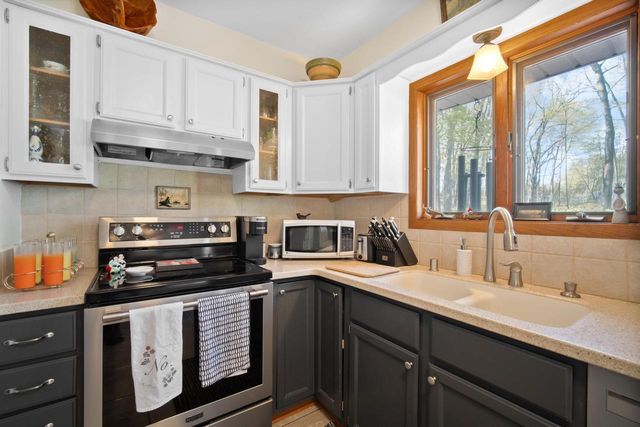 2120 Willowbrook DRIVE, West Bend, WI 53090
