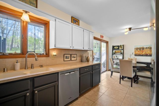 2120 Willowbrook DRIVE, West Bend, WI 53090