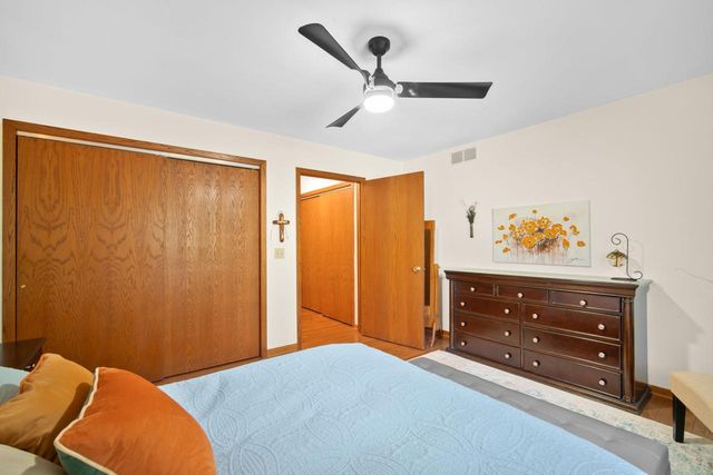 2120 Willowbrook DRIVE, West Bend, WI 53090