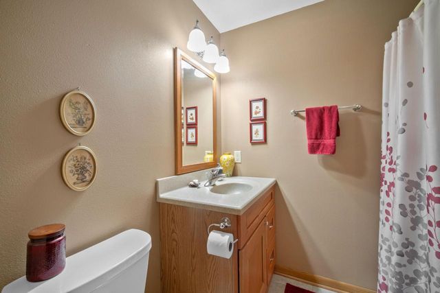 2120 Willowbrook DRIVE, West Bend, WI 53090