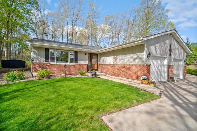 2120 Willowbrook DRIVE, West Bend, WI 53090