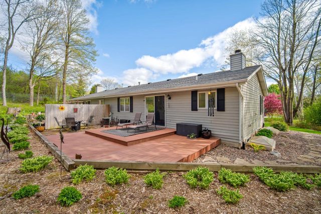 2120 Willowbrook DRIVE, West Bend, WI 53090