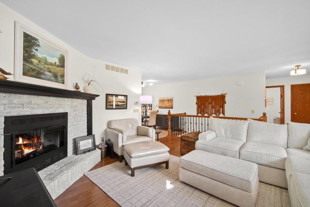 2120 Willowbrook DRIVE, West Bend, WI 53090